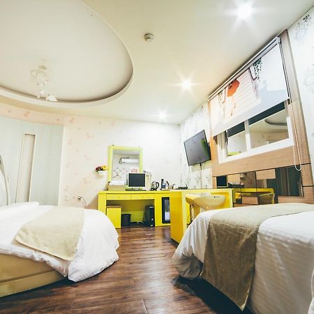 Hole In One Hotel Sacheon Exterior foto