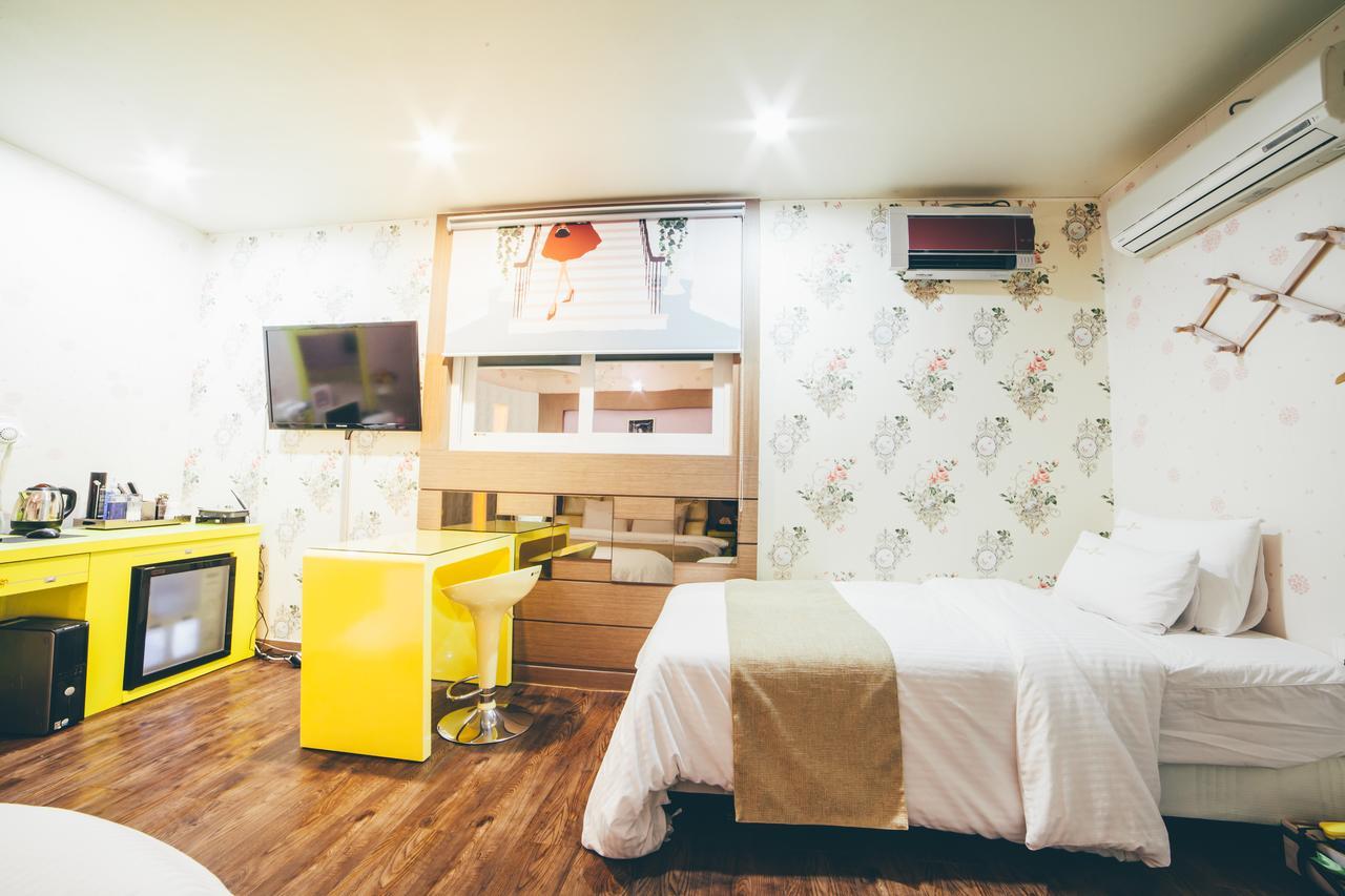 Hole In One Hotel Sacheon Exterior foto