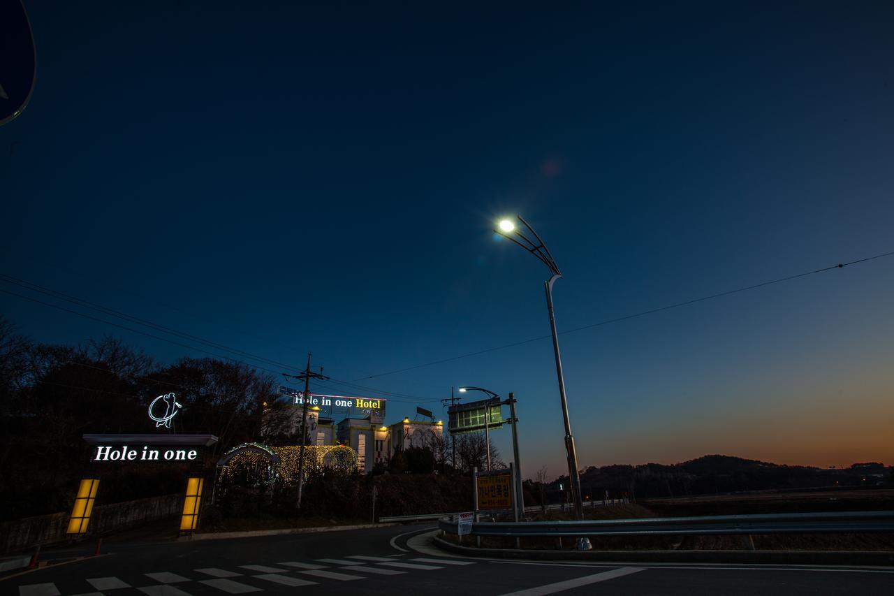 Hole In One Hotel Sacheon Exterior foto