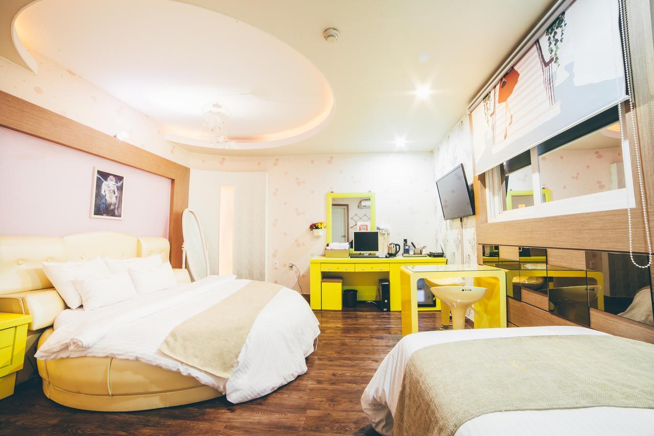 Hole In One Hotel Sacheon Exterior foto